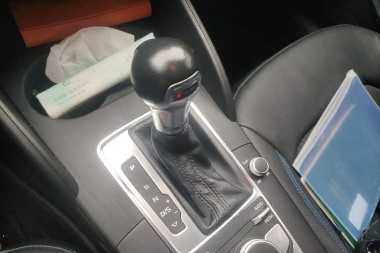 Used Audi A3 2020 Limousine 35 TFSI Fashion Edition China VI Emission Standard Gear Lever