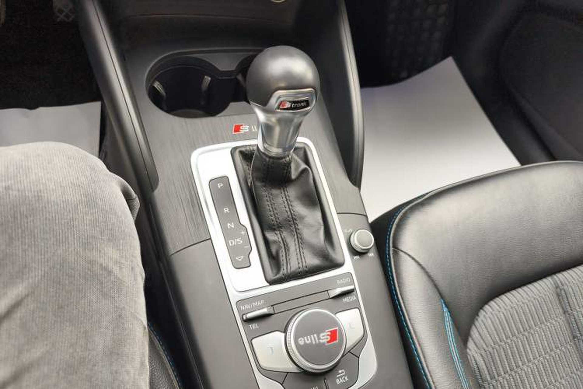 Used Audi A3 2020 Limousine 35 TFSI Fashion Edition China VI Emission Standard Gear Lever
