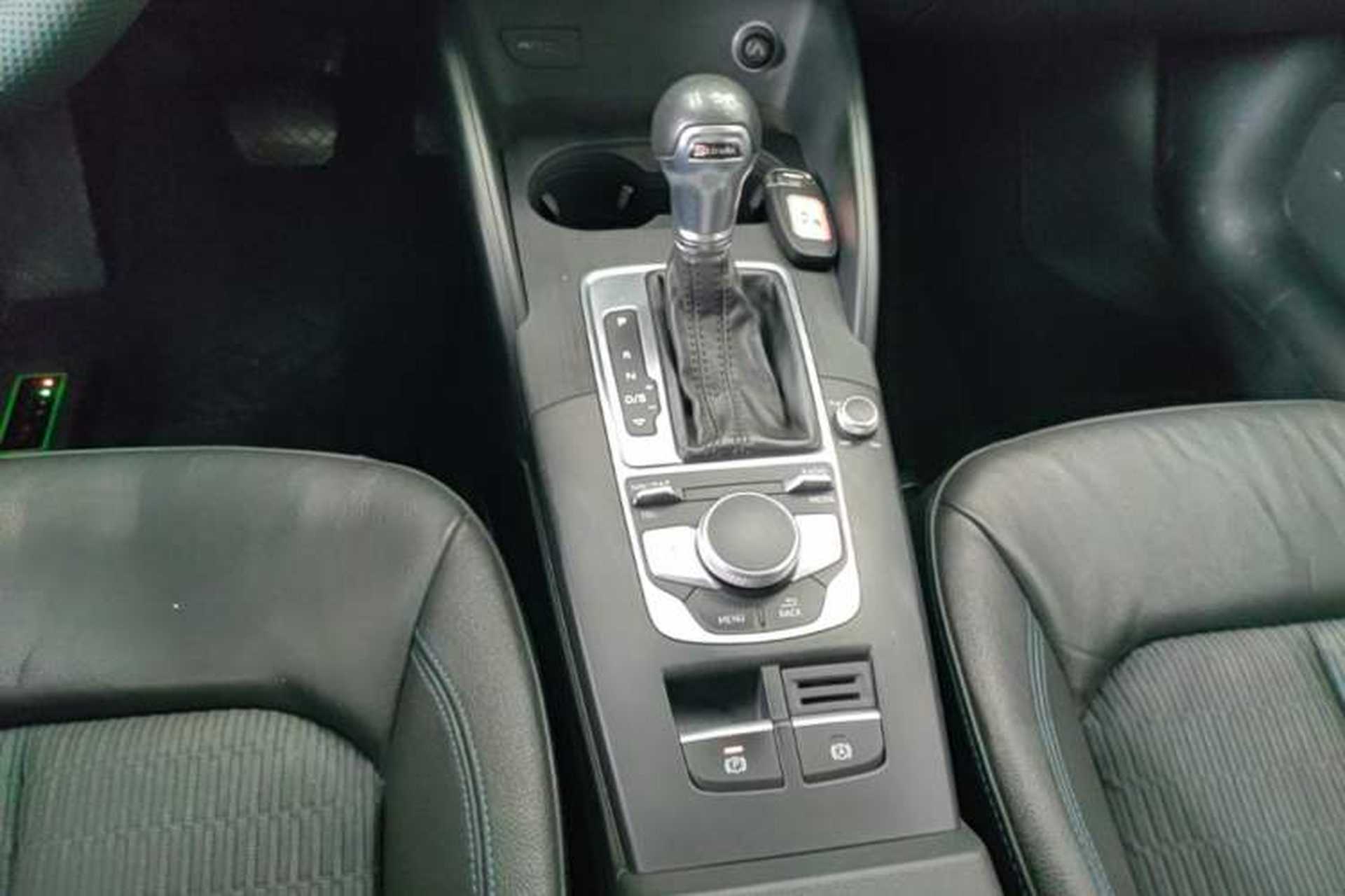 Used Audi A3 2020 Limousine 35 TFSI Fashion Edition China VI Emission Standard Gear Lever