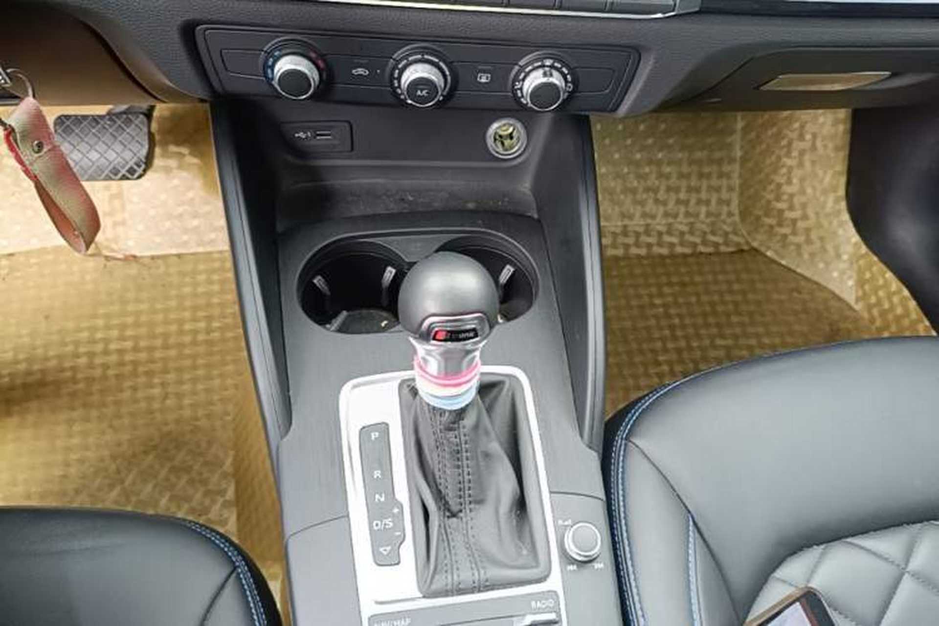 Used Audi A3 2020 Sportback 35 TFSI Fashion Edition China VI Emission Standard Gear Lever