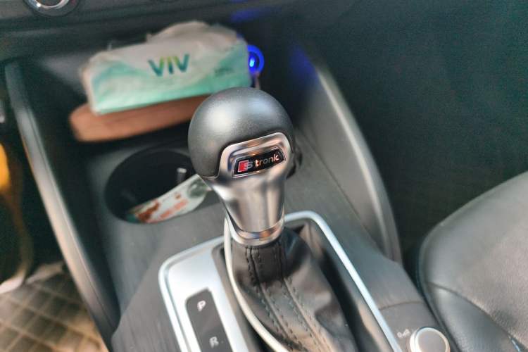 Used Audi A3 2020 Sportback 35 TFSI Fashion Edition China VI Emission Standard Gear Lever