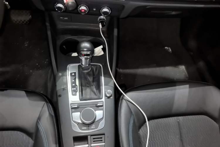 Used Audi A3 2020 Sportback 35 TFSI Fashion Edition China VI Emission Standard Gear Lever