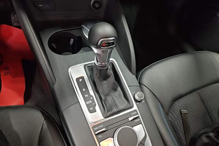 Used Audi A3 2020 Limousine 35 TFSI Fashion Edition China VI Emission Standard Gear Lever