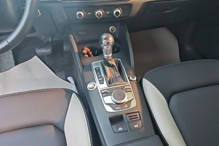 Used Audi A3 2020 Restyled Sportback 35 TFSI Entry-Level China VI Emission Standard Gear Lever