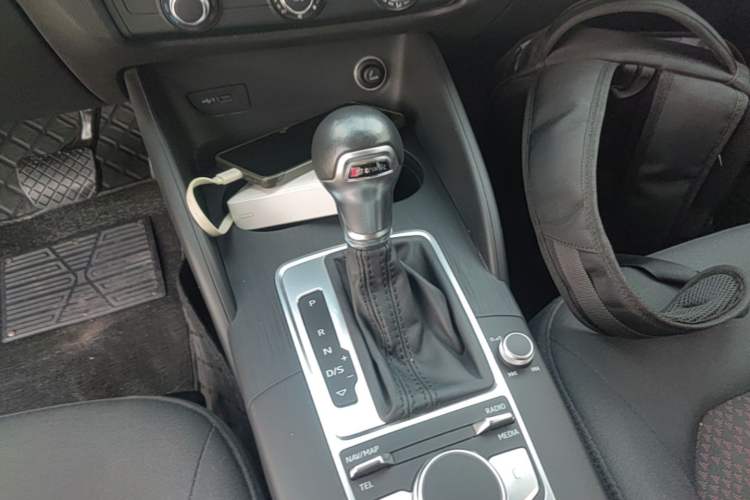 Used Audi A3 2020 Restyled Sportback 35 TFSI Entry-Level China VI Emission Standard Gear Lever