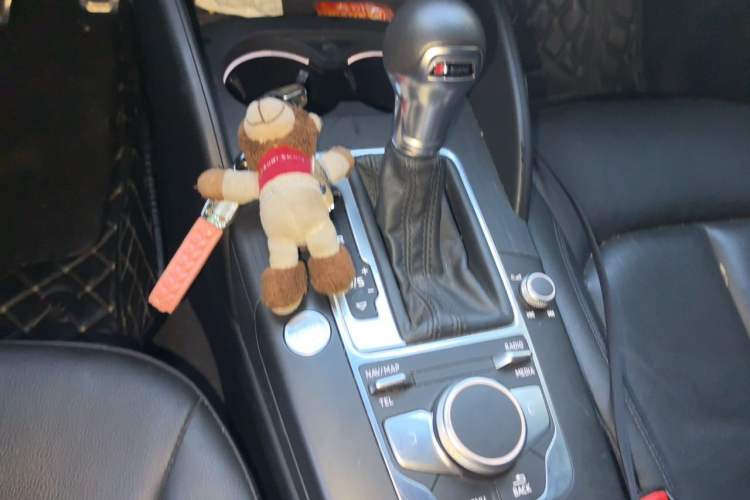 Used Audi A3 2020 Sportback 35 TFSI Style Edition China VI Emission Standard Gear Lever