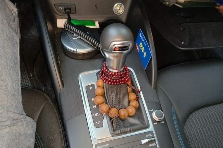 Used Audi A3 2020 Limousine 35 TFSI Fashion Edition China VI Emission Standard Gear Lever