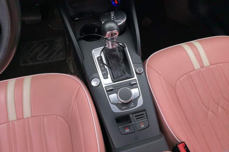 Used Audi A3 2020 Restyled Sportback 35 TFSI Entry-Level China VI Emission Standard Gear Lever