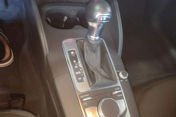 Used Audi A3 2020 Restyled Sportback 35 TFSI Entry-Level China VI Emission Standard Gear Lever