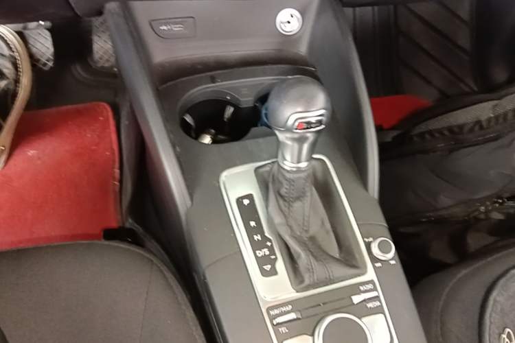 Used Audi A3 2020 Restyled Sportback 35 TFSI Entry-Level China VI Emission Standard Gear Lever