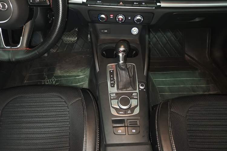 Used Audi A3 2020 Restyled Limousine 35 TFSI Ambition Version China VI Gear Lever