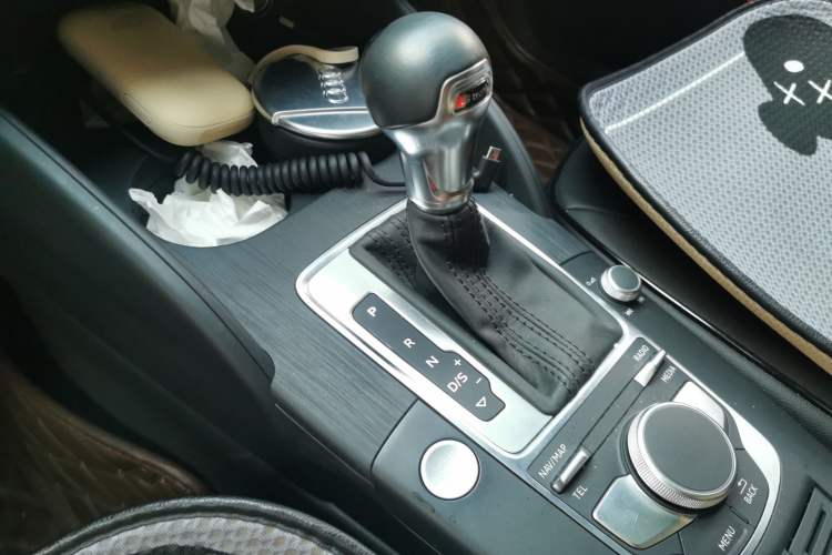 Used Audi A3 2020 Limousine 35 TFSI Fashion Edition China VI Emission Standard Gear Lever