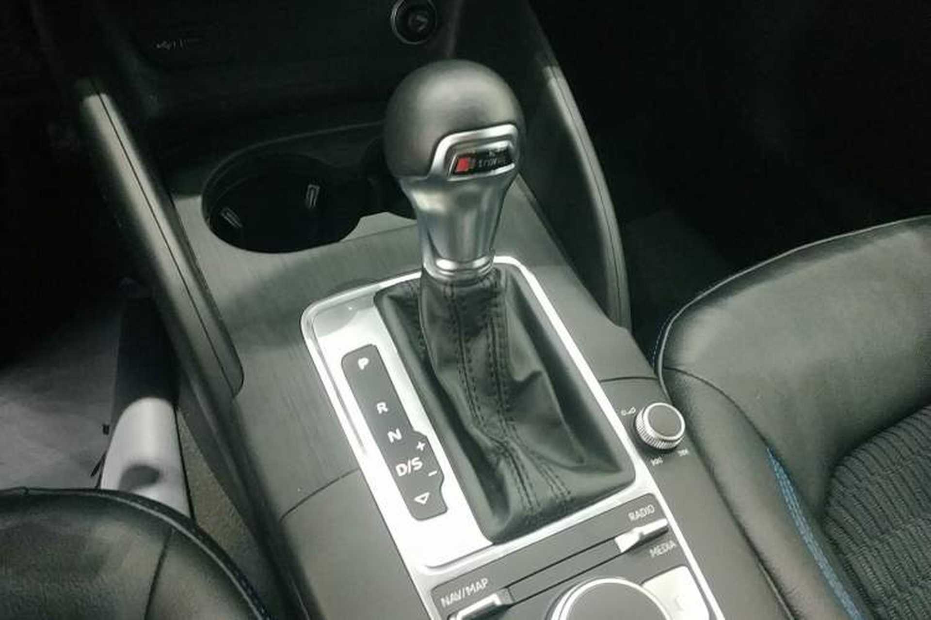 Used Audi A3 2020 Limousine 35 TFSI Fashion Edition China VI Emission Standard Gear Lever