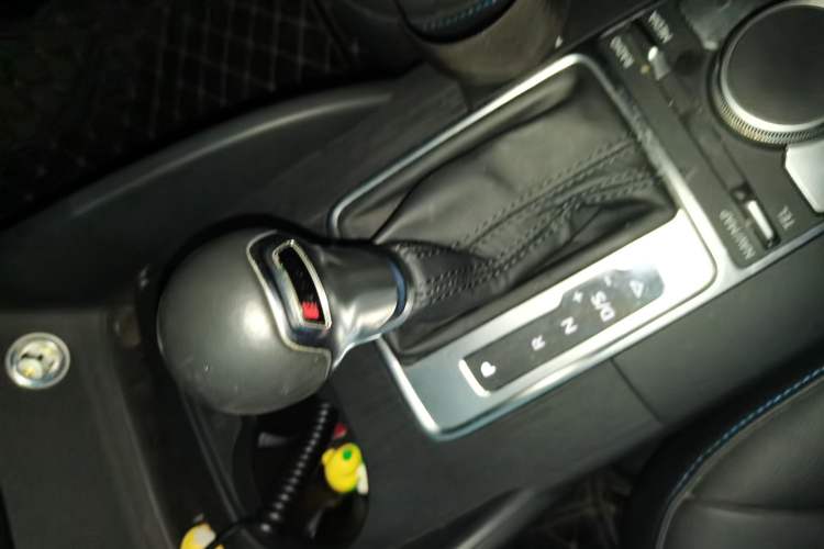 Used Audi A3 2020 Limousine 35 TFSI Fashion Edition China VI Emission Standard Gear Lever
