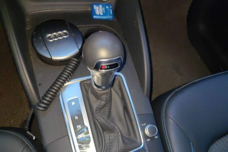 Used Audi A3 2020 Limousine 35 TFSI Fashion Edition China VI Emission Standard Gear Lever