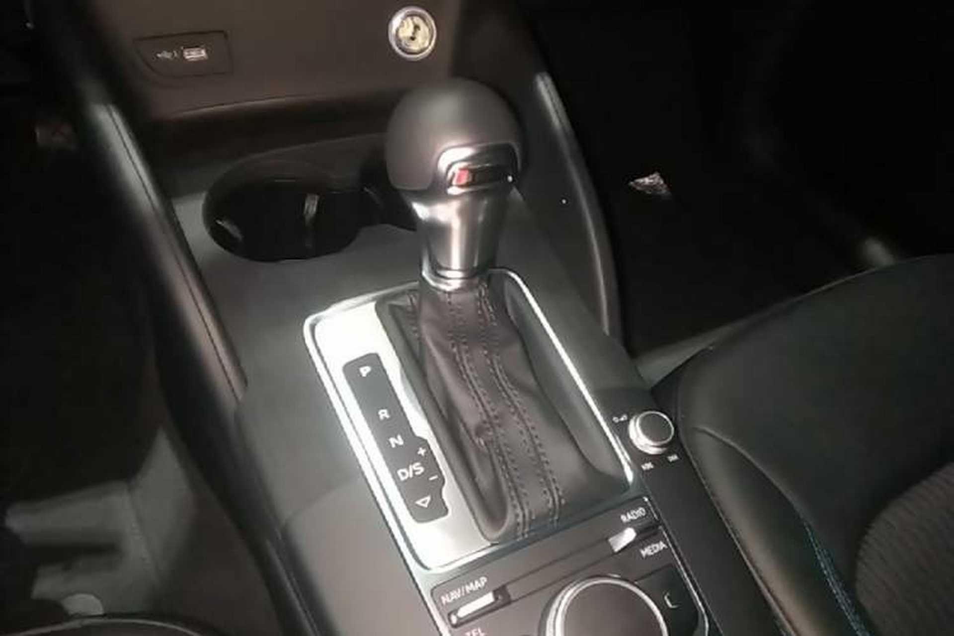 Used Audi A3 2020 Limousine 35 TFSI Fashion Edition China VI Emission Standard Gear Lever