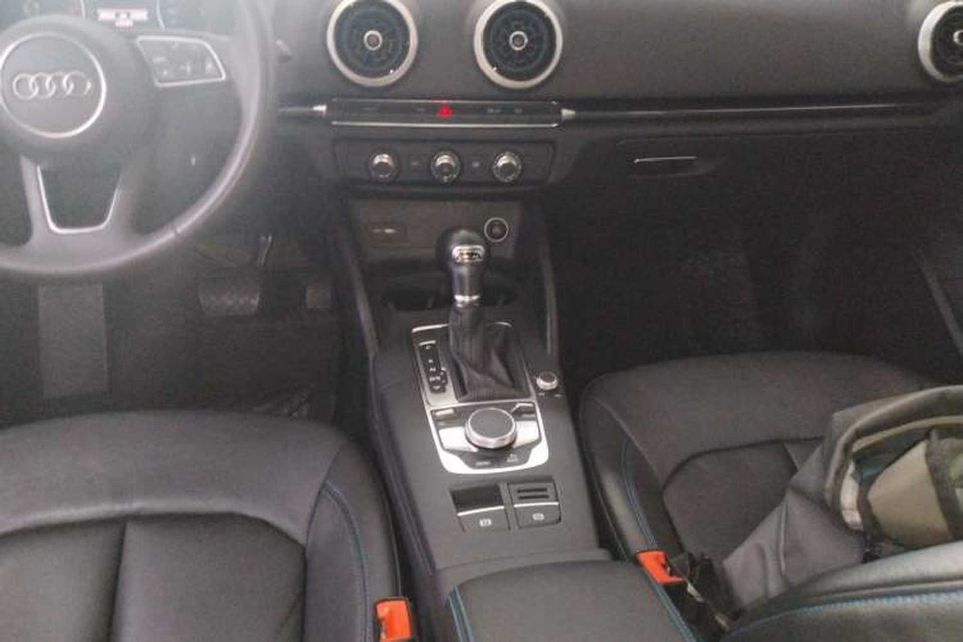 Used Audi A3 2020 Limousine 35 TFSI Fashion Edition China VI Emission Standard Gear Lever