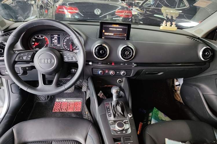 Used Audi A3 2020 Limousine 35 TFSI Fashion Edition China VI Emission Standard Gear Lever