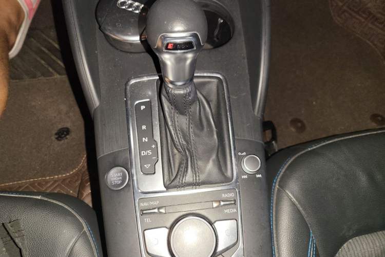 Used Audi A3 2020 Sportback 35 TFSI Fashion Edition China VI Emission Standard Gear Lever
