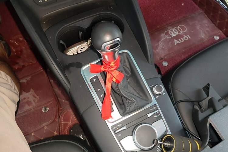 Used Audi A3 2020 Sportback 35 TFSI Fashion Edition China VI Emission Standard Gear Lever