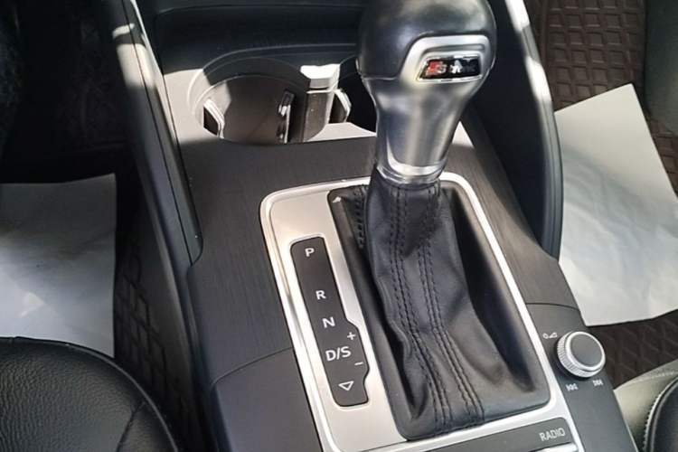 Used Audi A3 2020 Limousine 35 TFSI Fashion Edition China VI Emission Standard Gear Lever