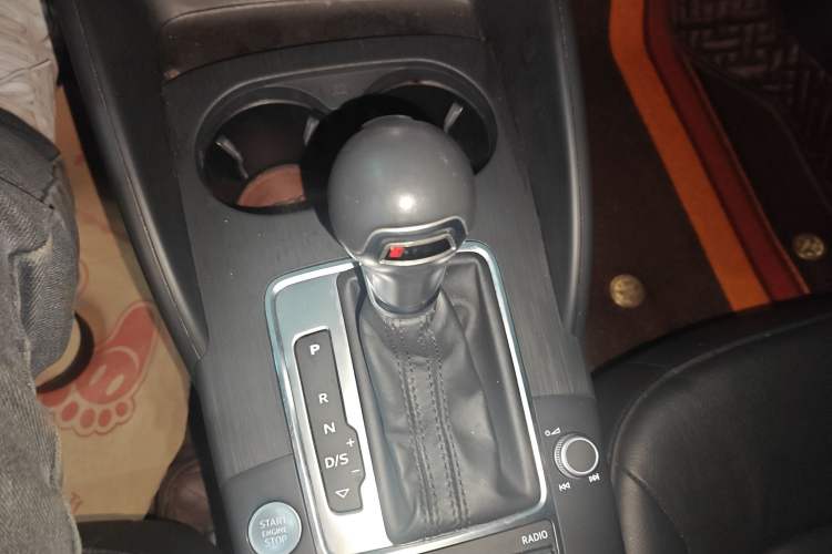 Used Audi A3 2020 Limousine 35 TFSI Style Edition China VI Emission Standard Gear Lever