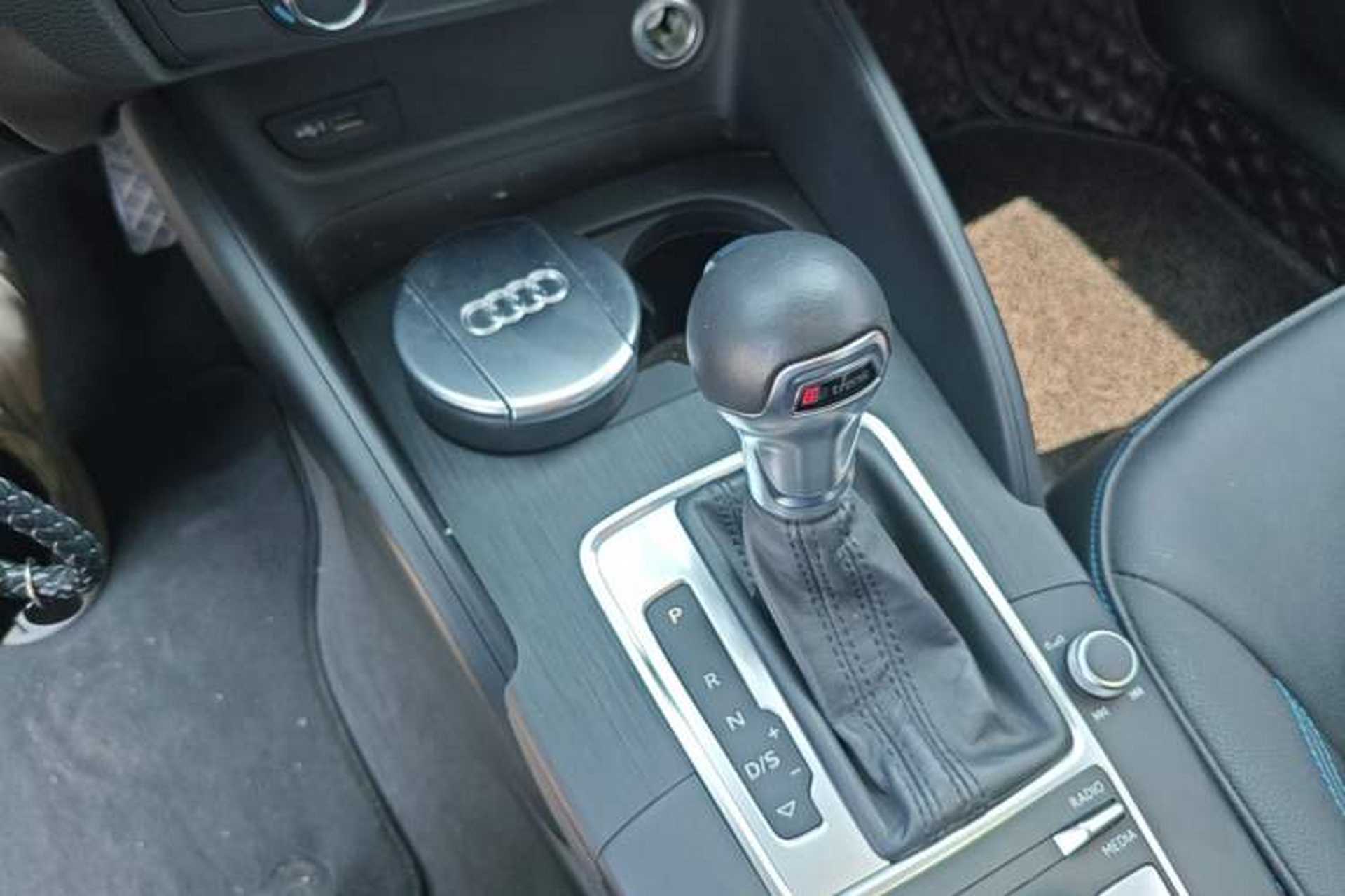 Used Audi A3 2020 Sportback 35 TFSI Fashion Edition China VI Emission Standard Gear Lever