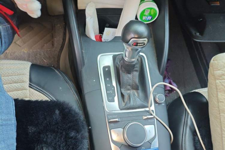 Used Audi A3 2020 Sportback 35 TFSI Fashion Edition China VI Emission Standard Gear Lever