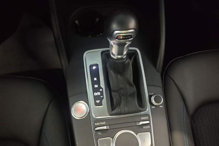 Used Audi A3 2020 Limousine 35 TFSI Fashion Edition China VI Emission Standard Gear Lever