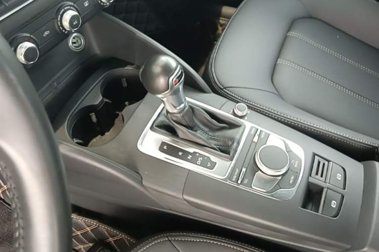 Used Audi A3 2020 Limousine 35 TFSI Ambition China VI Gear Lever