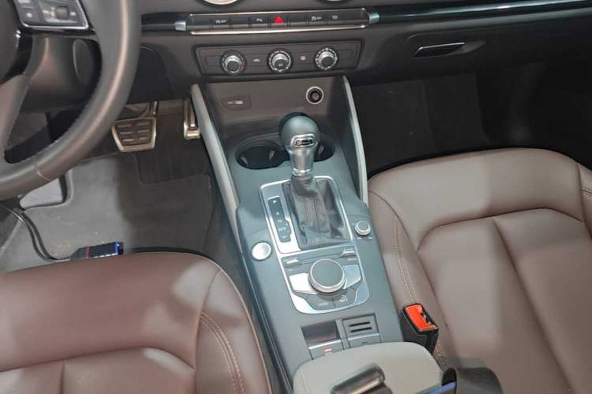 Used Audi A3 2020 Limousine 35 TFSI Fashion Edition China VI Emission Standard Gear Lever