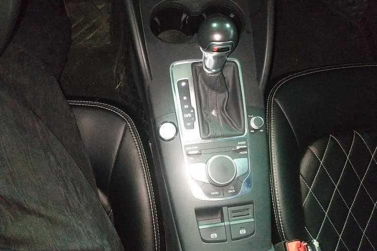 Used Audi A3 2020 Restyled Sportback 35 TFSI Entry-Level China VI Emission Standard Gear Lever