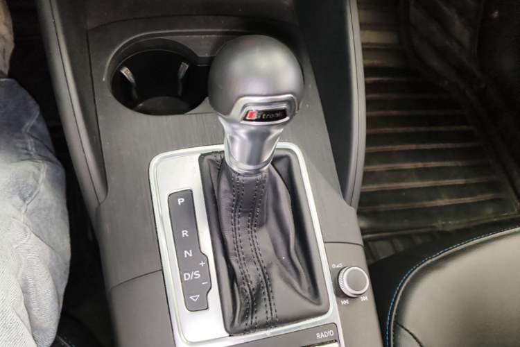 Used Audi A3 2020 Limousine 35 TFSI Fashion Edition China VI Emission Standard Gear Lever