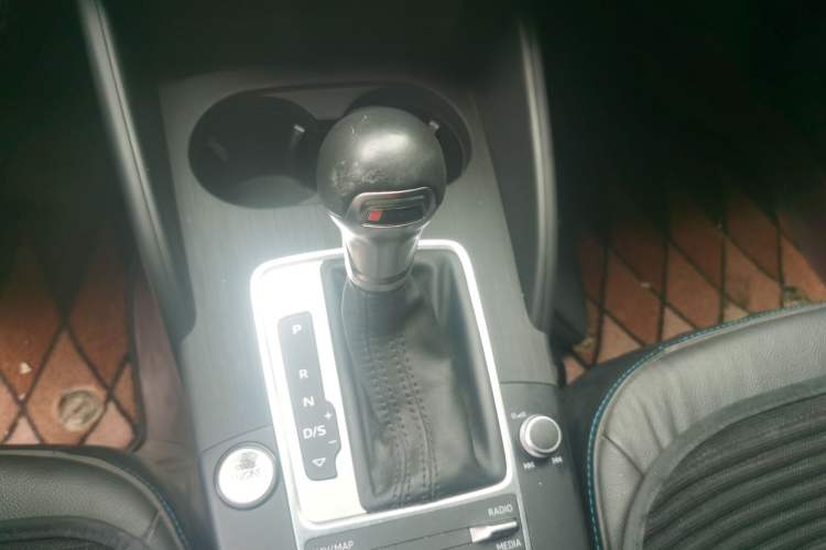 Used Audi A3 2020 Sportback 35 TFSI Fashion Edition China VI Emission Standard Gear Lever