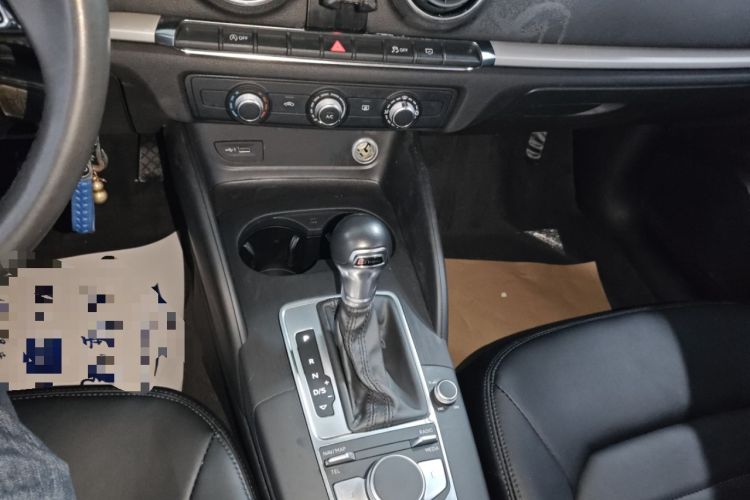 Used Audi A3 2020 Restyled Sportback 35 TFSI Entry-Level China VI Emission Standard Gear Lever