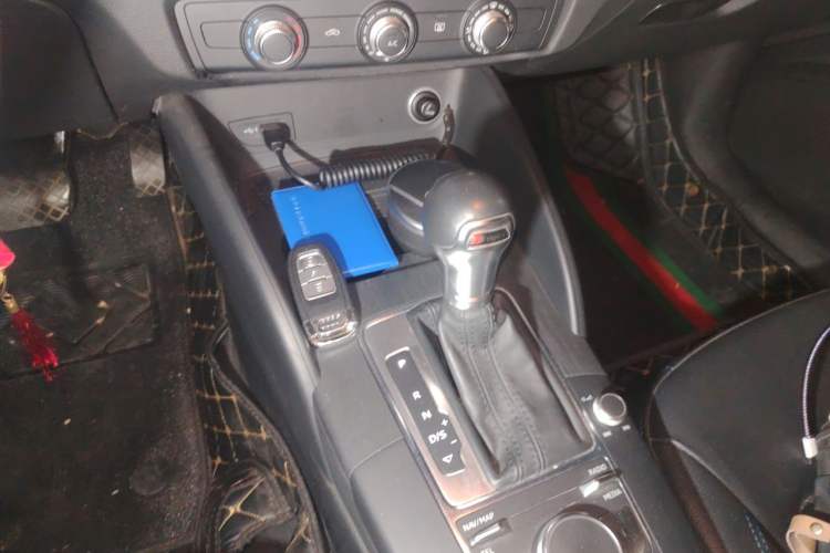 Used Audi A3 2020 Limousine 35 TFSI Fashion Edition China VI Emission Standard Gear Lever