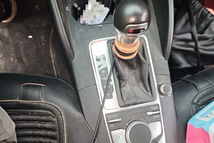 Used Audi A3 2020 Sportback 35 TFSI Fashion Edition China VI Emission Standard Gear Lever