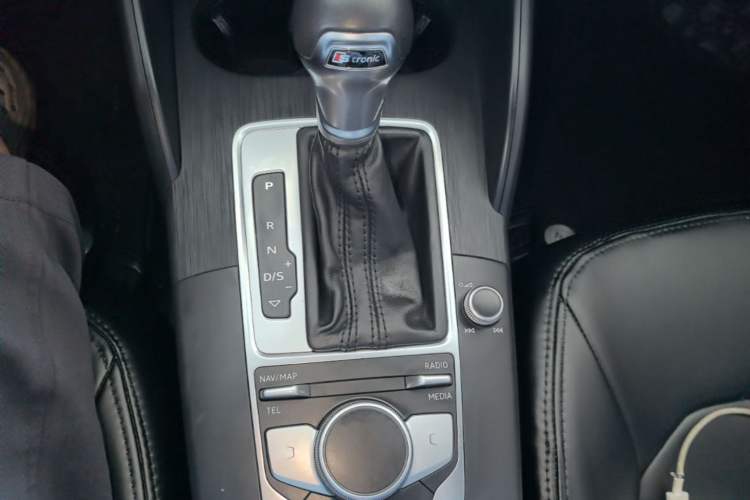 Used Audi A3 2020 Restyled Sportback 35 TFSI Entry-Level China VI Emission Standard Gear Lever