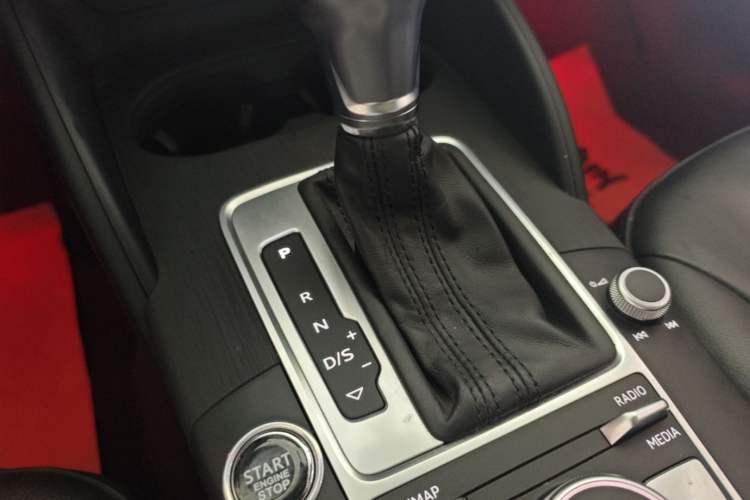 Used Audi A3 2020 Limousine 35 TFSI Fashion Edition China VI Emission Standard Gear Lever