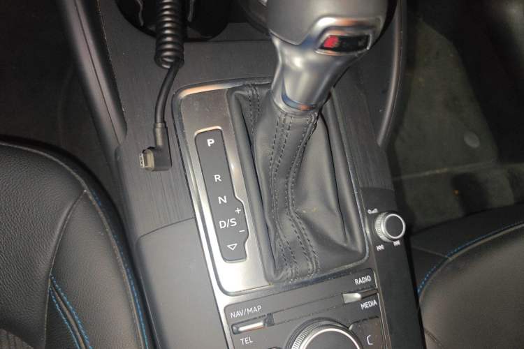 Used Audi A3 2020 Sportback 35 TFSI Fashion Edition China VI Emission Standard Gear Lever