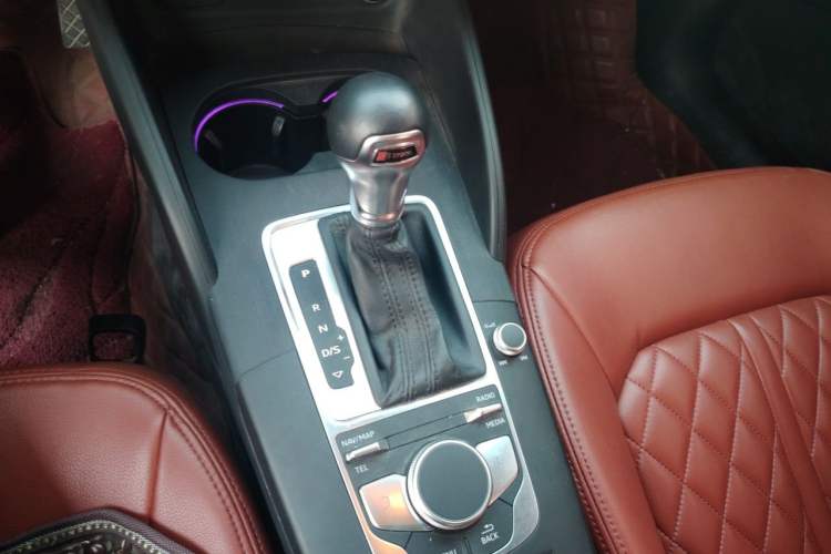 Used Audi A3 2020 Restyled Sportback 35 TFSI Entry-Level China VI Emission Standard Gear Lever