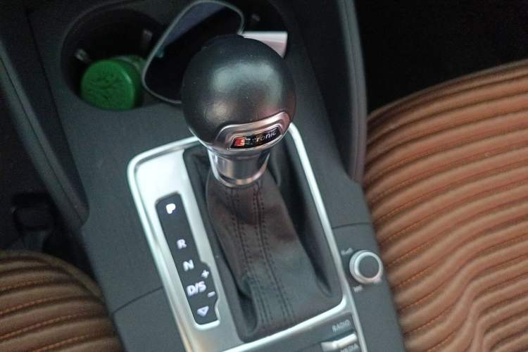 Used Audi A3 2020 Restyled Sportback 35 TFSI Entry-Level China VI Emission Standard Gear Lever