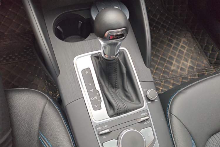 Used Audi A3 2020 Sportback 35 TFSI Fashion Edition China VI Emission Standard Gear Lever