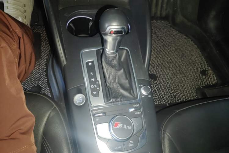 Used Audi A3 2020 Limousine 35 TFSI Style Edition China VI Emission Standard Gear Lever