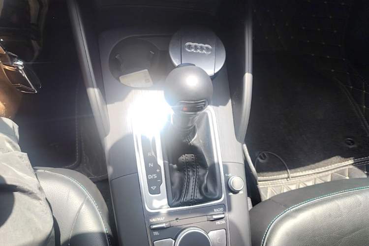Used Audi A3 2020 Sportback 35 TFSI Fashion Edition China VI Emission Standard Gear Lever