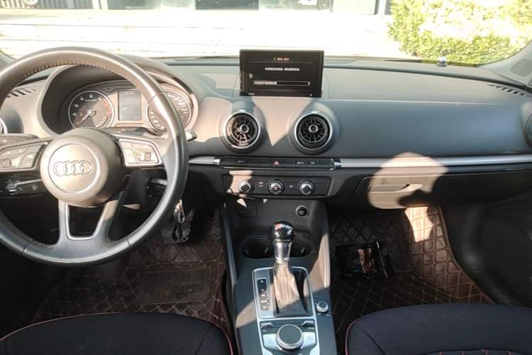 Used Audi A3 2020 Restyled Sportback 35 TFSI Entry-Level China VI Emission Standard Gear Lever