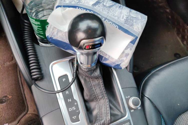 Used Audi A3 2020 Limousine 35 TFSI Fashion Edition China VI Emission Standard Gear Lever