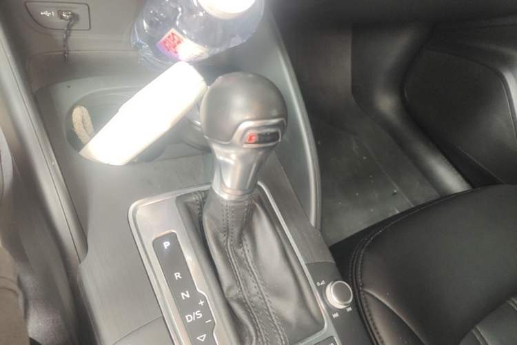 Used Audi A3 2020 Restyled Sportback 35 TFSI Entry-Level China VI Emission Standard Gear Lever