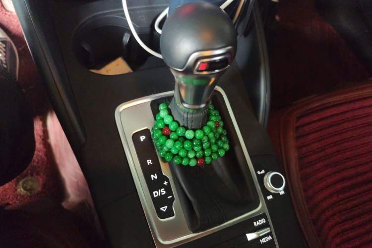 Used Audi A3 2020 Limousine 35 TFSI Fashion Edition China VI Emission Standard Gear Lever