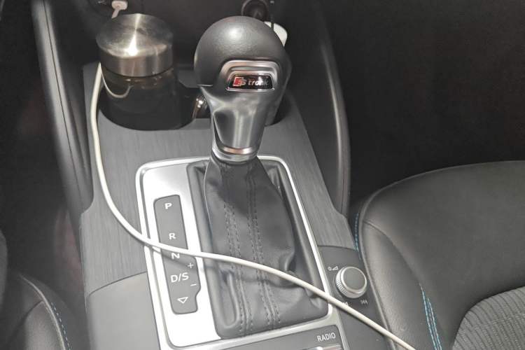 Used Audi A3 2020 Sportback 35 TFSI Fashion Edition China VI Emission Standard Gear Lever